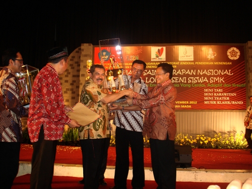 Jawa Tengah Juara Umum Olimpiade SMK 2012