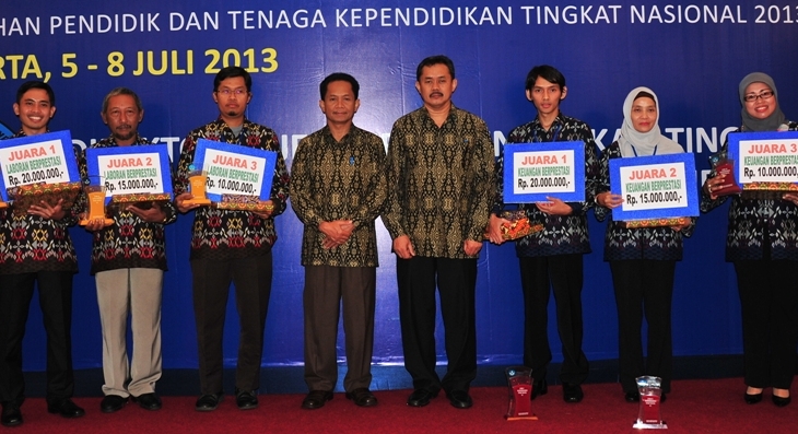 UGM Wins Outstanding Lecturer and Finance Selection Nationally