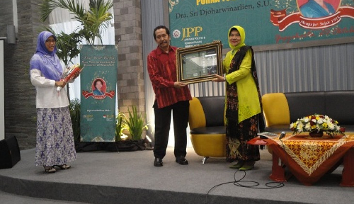 Purna Tugas, Djoharwinarlien Launching Buku Dilema Kesetaraan Gender