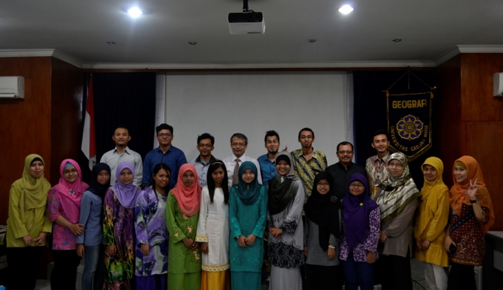 Mahasiswa Universiti Malaya Belajar Bentang Lahan Yogyakarta
