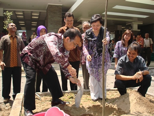 Rektor Resmikan Gedung Baru Fisipol
