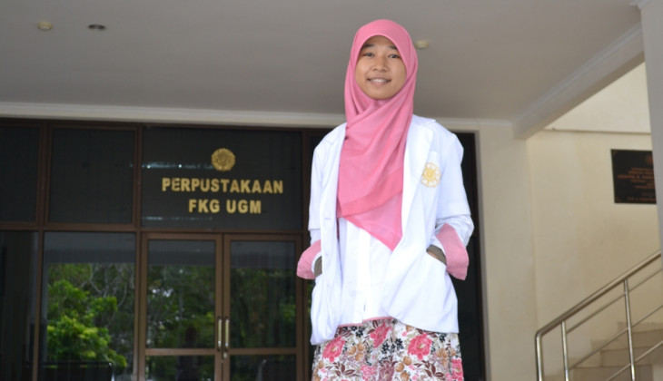 Story of Daughter of Cake Seller: Making Her Dreams to Become Dentist Come True