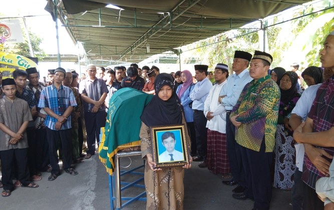 Ratusan Pelayat Hadiri Pemakaman Ircham