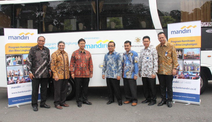 Bank Mandiri Serahkan Bantuan Bus dan Renovasi Gedung ke UGM 