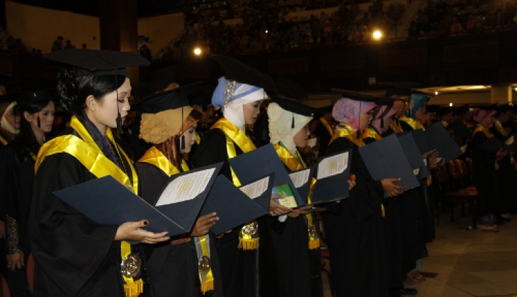 1.329 Lulusan UGM Diwisuda, Berharap Menjadi Bangsa Cerdas