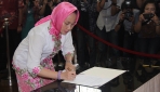 Dwikorita Karnawati Dilantik Jadi Rektor UGM 2014-2017