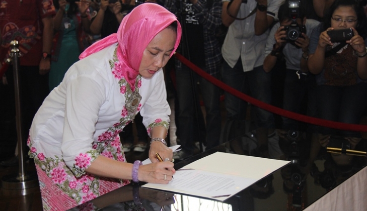 Dwikorita Karnawati Dilantik Jadi Rektor UGM 2014-2017