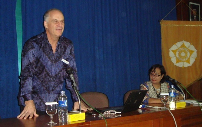 UGM Perkuat Kerja Sama Dengan Charles Darwin Universi