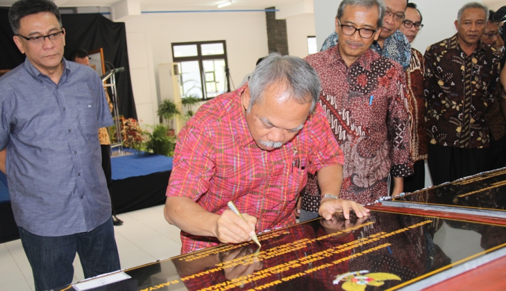 Menteri PU-Pera Resmikan Rusun Asrama Mahasiswa UGM Kinanti 2 dan 3