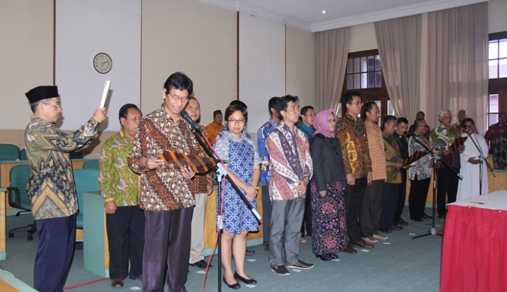 Tingkatkan Kualitas Layanan Akademik, Rektor Lantik Pejabat Baru