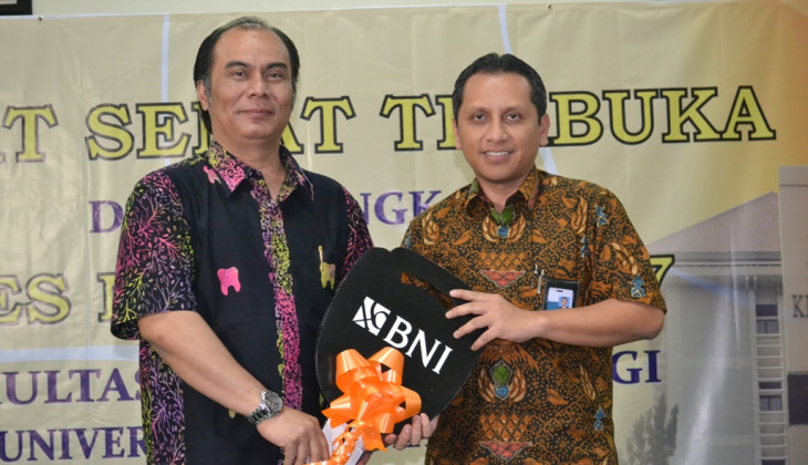 FKG UGM Terima Bantuan Mobil Dental
