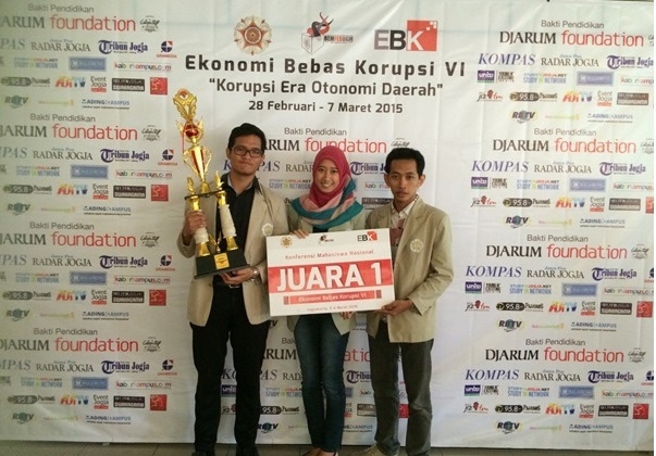 UGM Accounting Students Win Paper Competition in Anti-Corruption