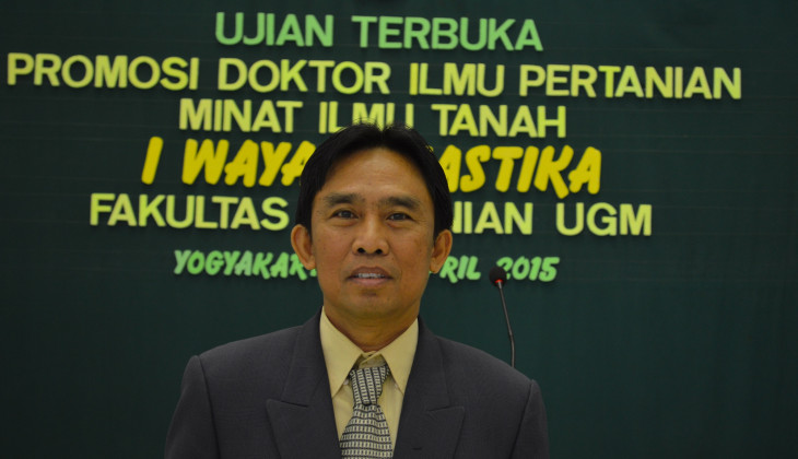 Kaji Peran Asam Humat dan Fulvat, Wayan Raih Doktor