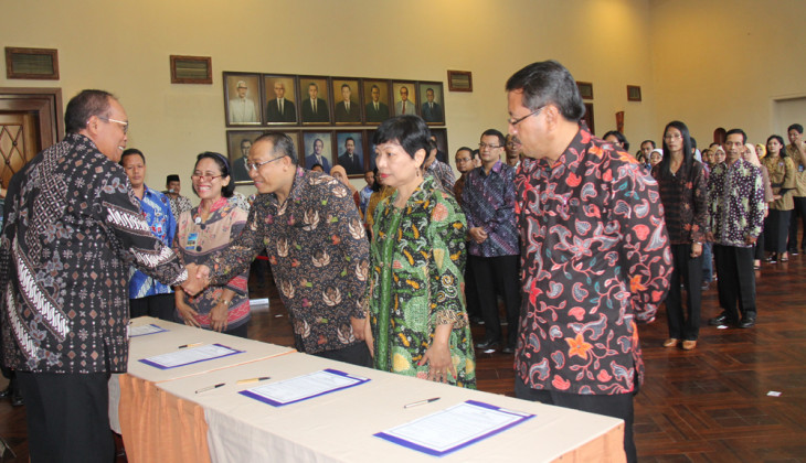 UGM Lantik 53 Pejabat Baru