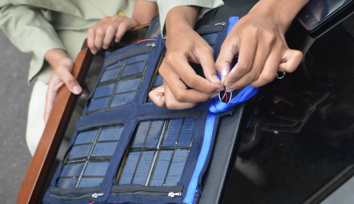 Portable Solar Puzzle Help Travelers Have Power Supply