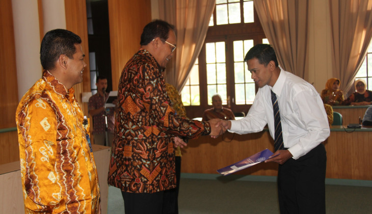 35 Tendik UGM Terima SK CPNS