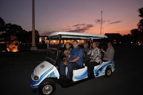 Presiden SBY Apresiasi Mobil Listrik UGM