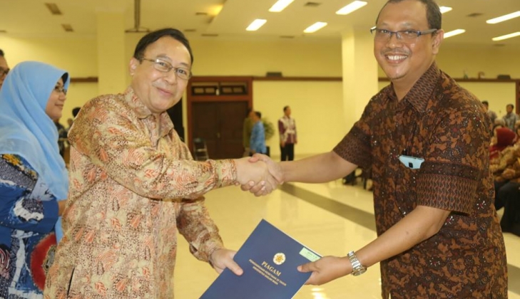 437 Pegawai UGM Dapat Penghargaan Satyalancana Karya Satya