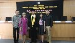 Drs. Suryo Baskoro, M.A., bersama keluarga usai ujian terbuka program doktor. (Foto: dok. FIB UGM)