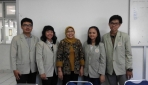Tim peneliti rambut jagung. Dari kiri-kanan: Yoce Aprianto, Amalia Miranda, Dr. Endang L, Lora Johana, dan Naufa Hanif. (foto: dok. pribadi)