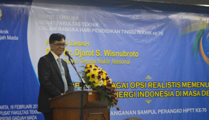 Kepala Badan Nuklir Nasional, Prof. Djarot S. Wisnubroto saat menyampaikan orasi ilmiah dalam peringatan HPTT ke-70, Selasa (16/2).