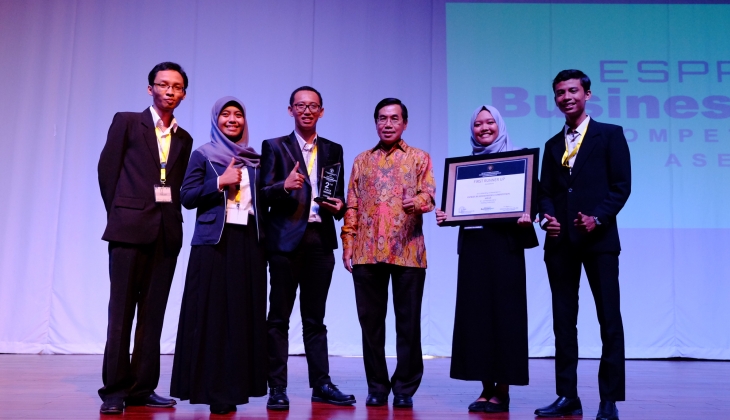 Tim UGM Raih Gelar Juara Kedua dalam Espriex Business Model Competition ASEAN 2016