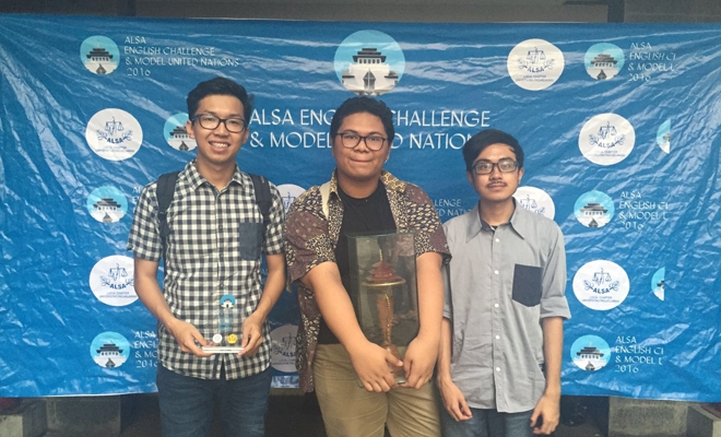 Tim EDS UGM meraih juara 1 pada Asian Law Student Association 2016.