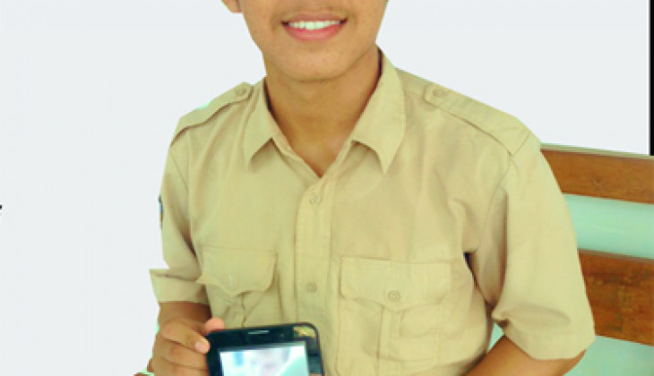 Devara Izaz Fathan, siswa SMAN 1 Yogyakarta yang telah mencoba aplikasi Edzu menyebutkan bahwa aplikasi ini sangat inovatif dan praktis untuk membantu pembelajaran di daerah terpencil. (foto:dok. pribadi)