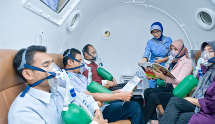 Sejumlah pasien tengah menjalani terapi oksigen hiperbarik di Rumah Sakit JIH, Yogyakarta.(foto: http://rs-jih.co.id)