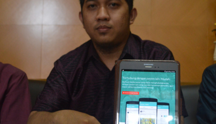 AplikasPasienia buatan mahasiswa UGM masuk Top 33 Mobile Apps Karya Anak Bangsa pilihan Good News from Indonesia. CEO Pasienia, Fadli menunjukkan aplikasi Pasienia.