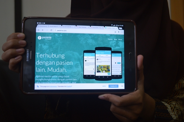 Pasienia merupakan aplikasi berbasis android yang menghubungkan antar pasien dan keluarga untuk saling berbagai informasi terkait penyakit yang diderita.