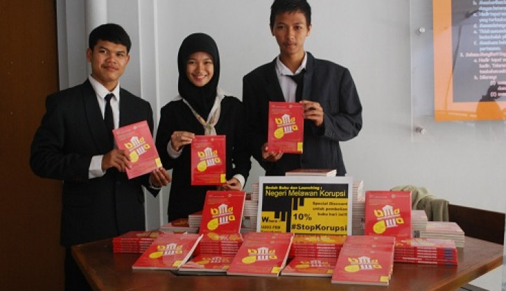 Melawan Korupsi, Mahasiswa UGM Luncurkan Buku