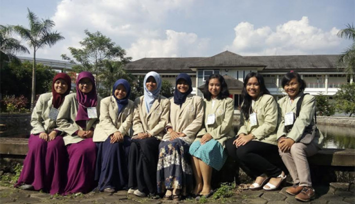 Tim Farmasi UGM Juara Umum Lomba Karya Tulis Nasional
