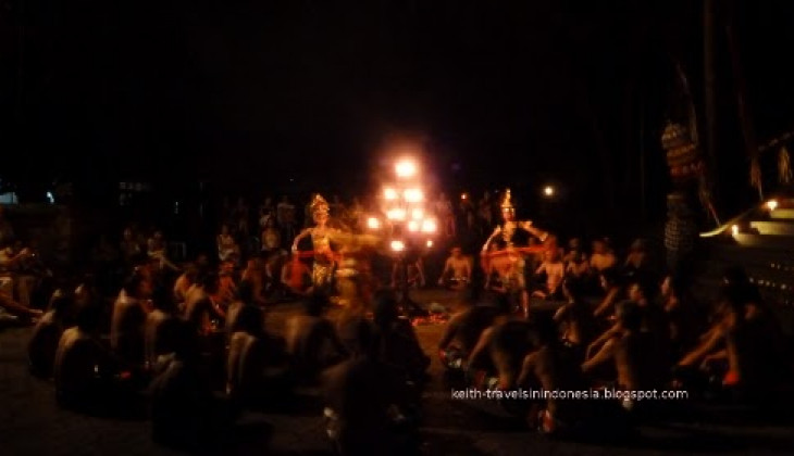 Grup Kecak Nusantara FIB Tampil di FESCO 2012