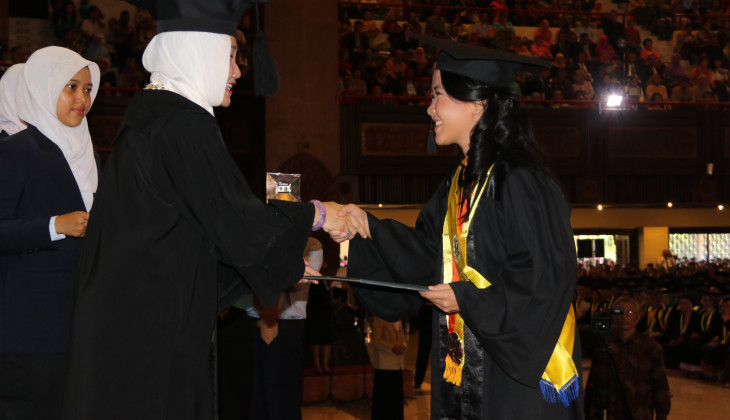 UGM Wisuda 1.781 Lulusan Sarjana dan Diploma