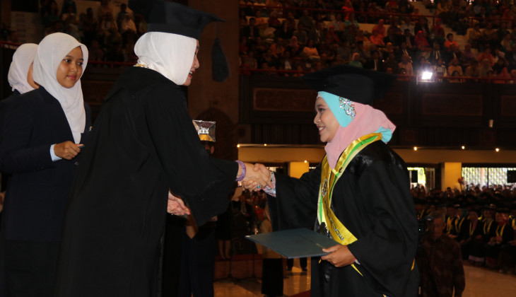UGM Wisuda 1.781 Lulusan Sarjana dan Diploma
