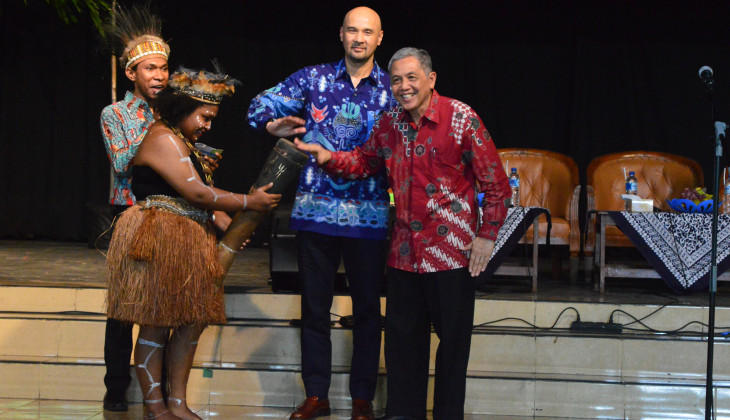 Meneropong Papua dalam Kacamata Budaya
