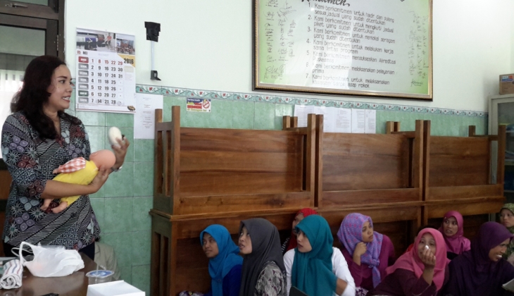 Mahasiswa UGM Sosialisasikan 1000 HPK dengan Kalender Pintar Bayi Sehat 