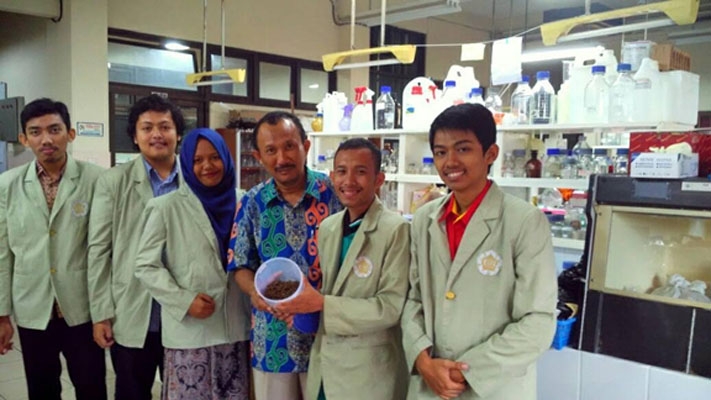 Mahasiswa ini Olah Ampas Tebu dan Limbah Tandan Sawit Jadi Bernilai Guna   