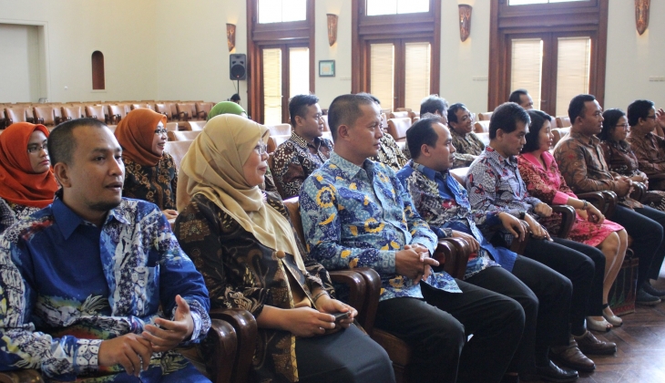 Rektor UGM Melantik Pejabat Struktural Baru di Lingkungan Universitas