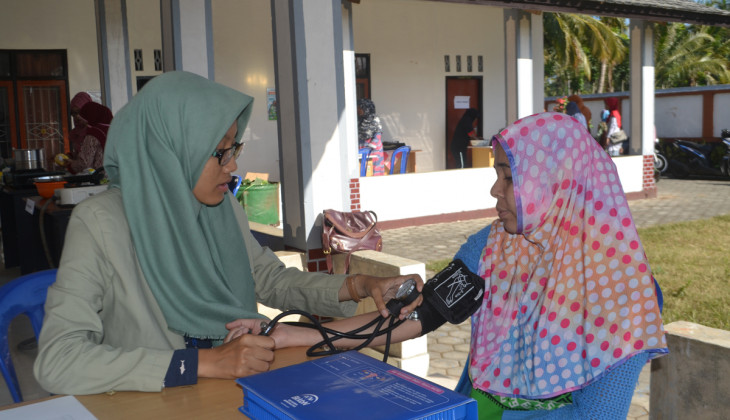 UGM Vice-Rector Visits Student Community Service in East Lombok
