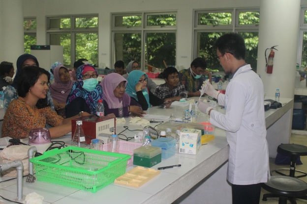 Puluhan Guru Biologi SMA se-Jogja Ikuti Pelatihan Isolasi DNA di UGM