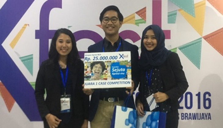 Tim Mahasiswa Akuntansi FEB UGM Juara XFest Case Competition 2016