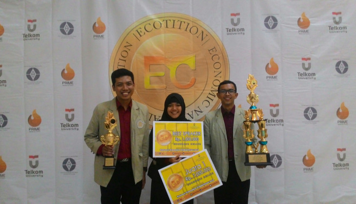 UGM Juara Debat Isu Ekonomi Nasional