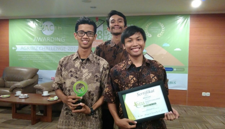  Mahasiswa UGM Kembangkan Sistim Irigasi Otomatis Untuk Kelapa Sawit