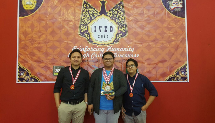Mahasiswa UGM Juara Indonesian Varsity English Debate 2017
