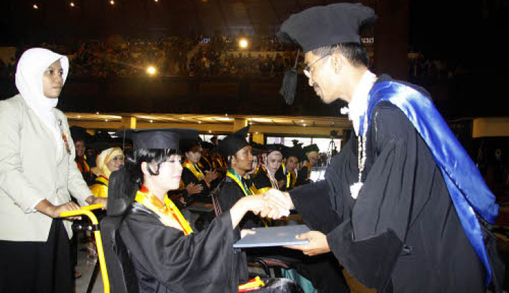 UGM Wisuda 1.560 Lulusan Sarjana dan Diploma