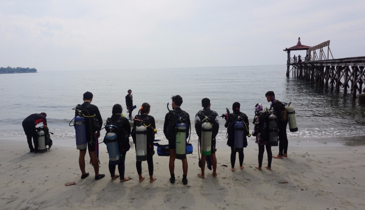 Selam UGM Gelar Latihan Perairan Terbuka di Pantai Situbondo   