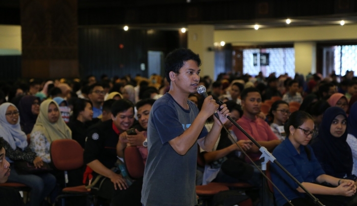 Alumni UGM Berbagi Cerita dengan Para Calon Wisudawan