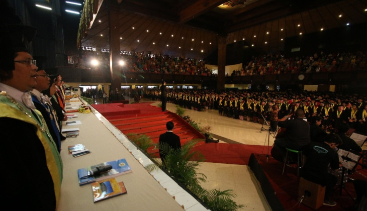 UGM Mewisuda 1.675 Lulusan Sarjana dan Diploma